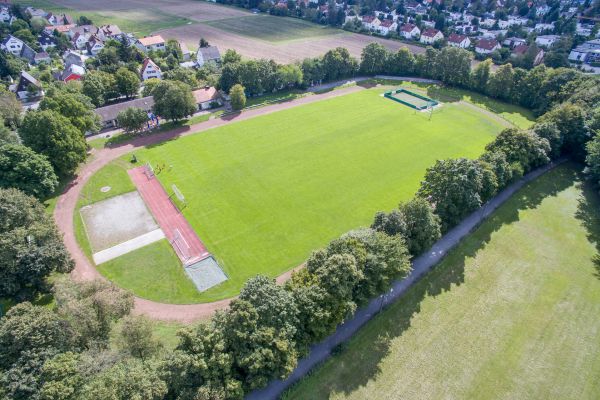Luftaufnahme Sportstätte mit Fußballplatz Untermenzing