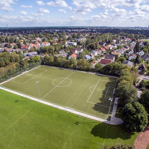 Saniertes Fußballfeld in Untermenzing